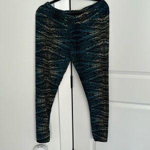 Lularoe feather/aztec printed leggings